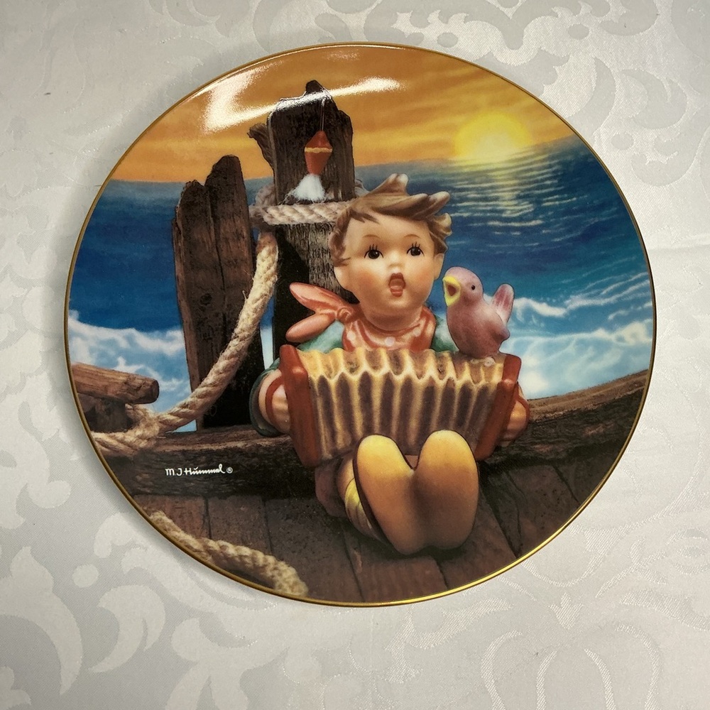 M.J. HUMMEL PLATE “LET’S SING”